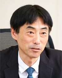 市川氏